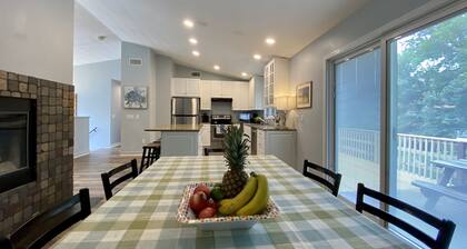 Narragansett R.I. 5 Bedrooms, 3 full bathrooms, central air on cul-de-sac