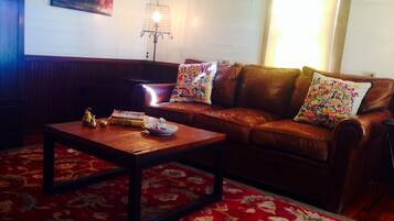 TV, fireplace, DVD player, books