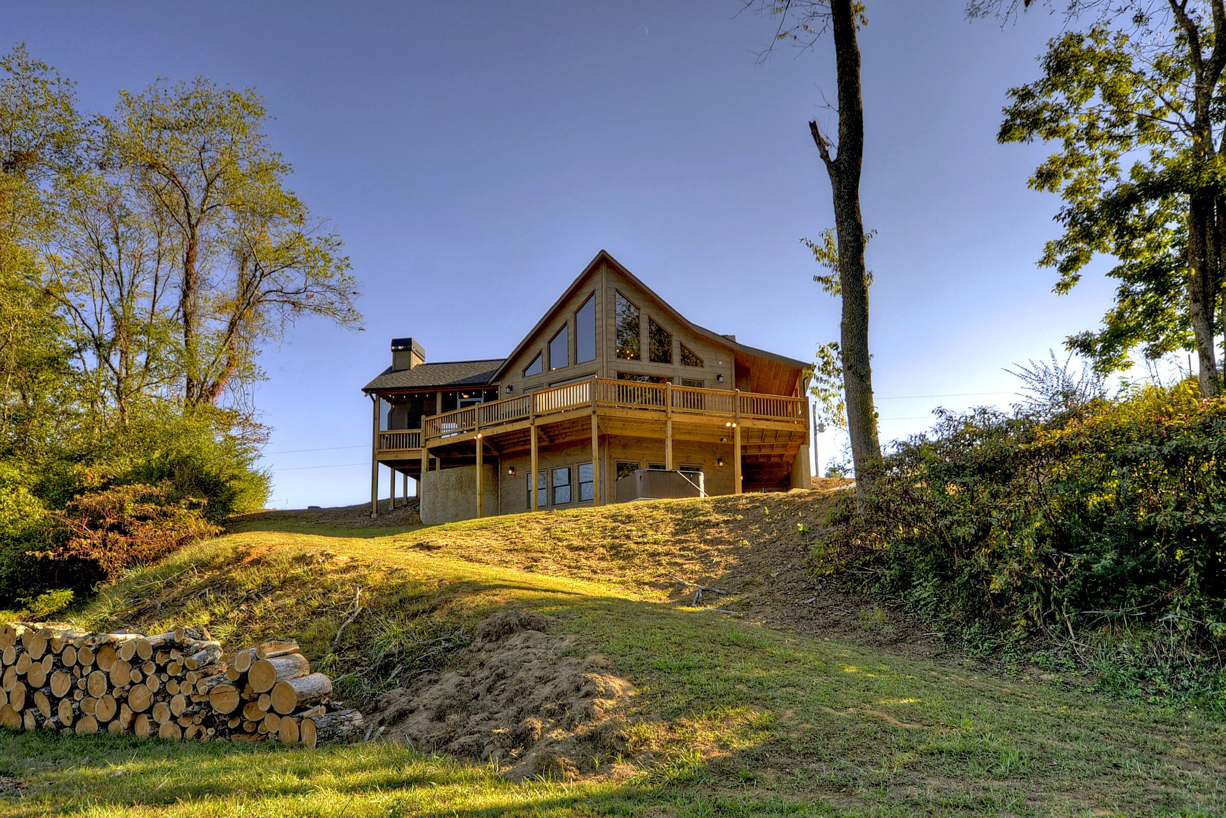 Escape from it all at a River Meadow, a luxurious 3/3 riverfront cabin