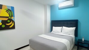4 bedrooms, in-room safe, desk, iron/ironing board