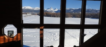 Beautiful Driggs cabin w/ spectacular Teton views near Grand Targhee Ski resort!