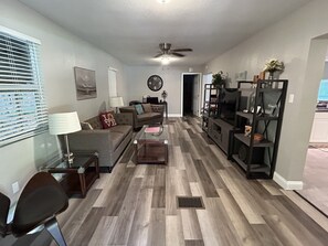 Smart TV, reproductor de DVD, videoteca y impresora 