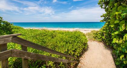 DIRECT OCEAN VIEW, STEPS TO BEACH, BOUTIQUE BEACH CHIC TOWNHOME, No Cleaning Fee