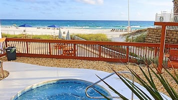 Bain à remous extérieur