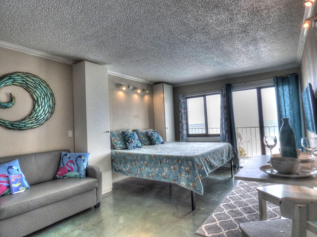 Pet Friendly Gulf Views On the Beach Steps Away 2nd Floor Private Deck