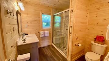 Combined shower/tub, hair dryer, towels