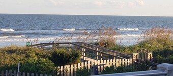 Sjarmerende nyrenoverte strandhus på IOP