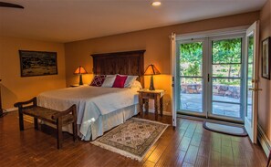 3 bedrooms, desk, iron/ironing board, WiFi - On the Rio Grande River!!  Rinconada Rio Grande Retreat (Taos)