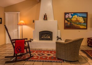 Interior - On the Rio Grande River!!  Rinconada Rio Grande Retreat (Taos)