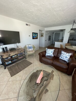 Smart TV, reproductor de DVD y libros 