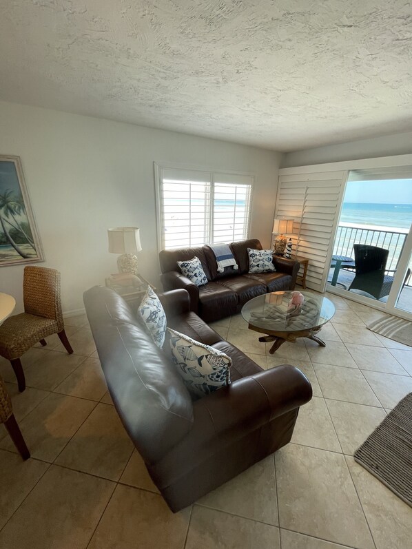 Smart TV, DVD player, books