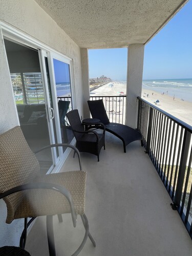 Stunning, Beautiful Direct Oceanfront Beach Condo!! 10% Off Weekly Rental!