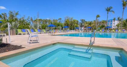 BLUE / GREEN PARADISE WITH A PRIVATE BEACH!!!