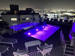 Outdoor pool, a heated pool