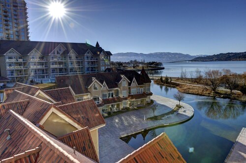 Waterfront Resort Condo Kelowna - Amazing Views! Great Downtown location