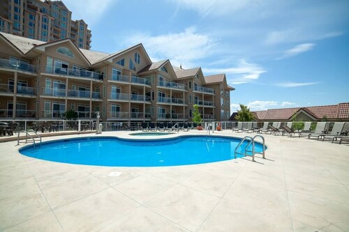 Waterfront Resort Condo Kelowna - Amazing Views! Great Downtown location