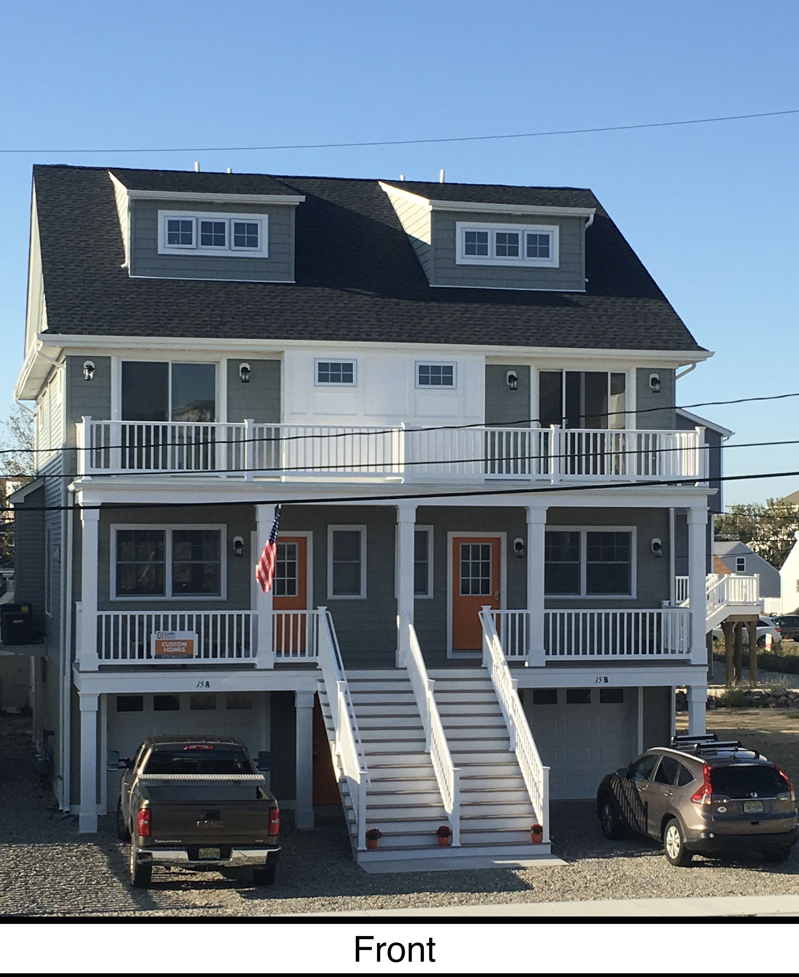 Gorgeous Ocean Block Duplex, 8 houses from the beach.