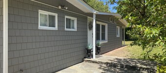 シネコック運河沿いのコテージ、メスシュートビーチまで2分！