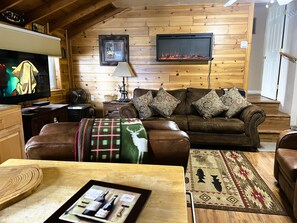 TV connectée, cheminée, lecteur de DVD, espaces bureaux