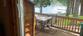 Lakeside Cabin, Cozy Family Pet-Friendly, Beautiful Views, Free Dock & Boat Slip