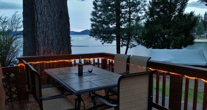 Lakeside Cabin, Cozy Family Pet-Friendly, Beautiful Views, Free Dock & Boat Slip