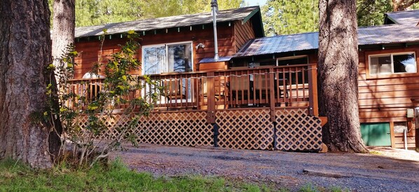 Exterior - Lakeside Cabin, Cozy Family Pet-Friendly, Beautiful Views, Free Dock & Boat Slip (Lake Almanor)
