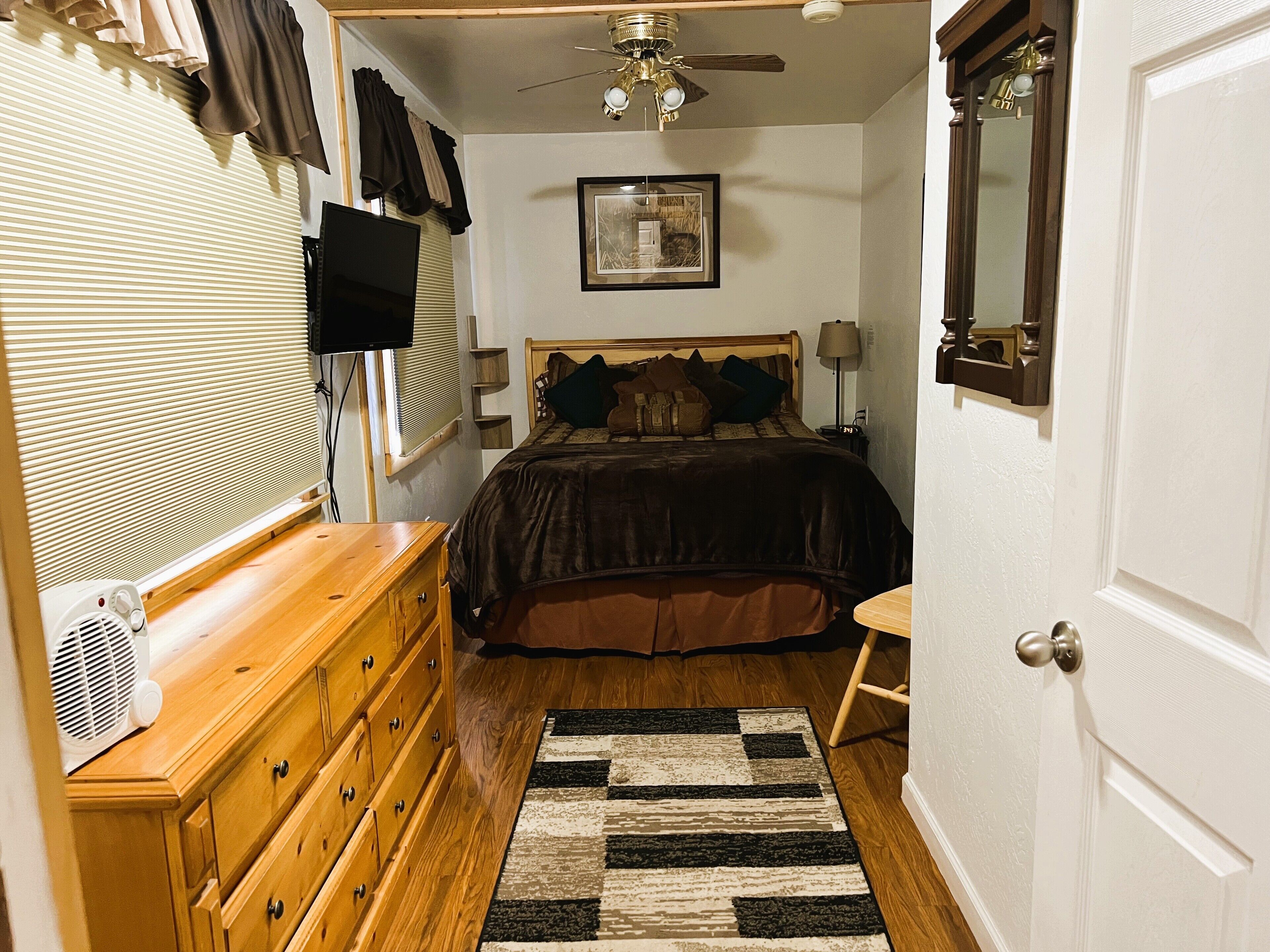2 bedrooms, desk, iron/ironing board, free WiFi