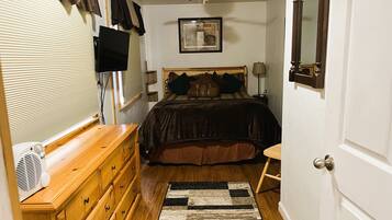 2 bedrooms, desk, iron/ironing board, free WiFi