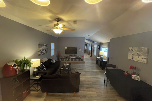 1500 sq. feet 1 bedroom apartment
440-479-4531