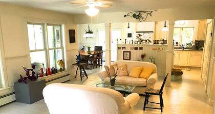 Beautiful And Spacious New Cottage In Charming Village Of Bayside
