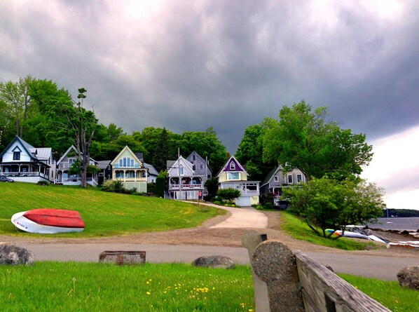 Unclassified image, 1 of 33, button