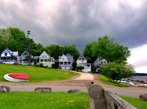 Beautiful And Spacious New Cottage In Charming Village Of Bayside 