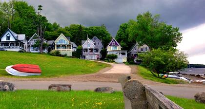 Beautiful And Spacious New Cottage In Charming Village Of Bayside