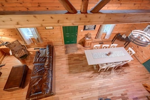 Dining - Blue Rose Cabins - Oleander Cabin (Logan)