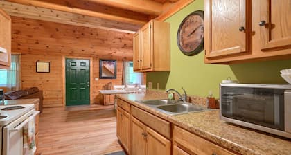 Blue Rose Cabins - Oleander Cabin
