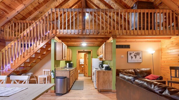 Interior - Blue Rose Cabins - Oleander Cabin (Logan)