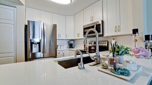Fridge, microwave, oven, stovetop - Make Waves This Holiday Season at the Beach (Bradenton Beach)