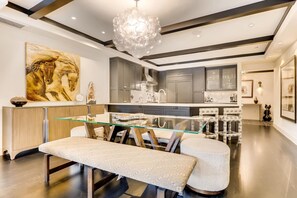 Dining - DIRECT MOUNTAIN VIEW/ WALKING DISTANCE TO LIFTS/CONTEMPORARY  License# 011090 (Vail)