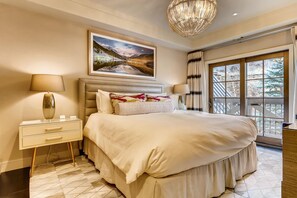 2 bedrooms, iron/ironing board, travel crib, free WiFi - DIRECT MOUNTAIN VIEW/ WALKING DISTANCE TO LIFTS/CONTEMPORARY  License# 011090 (Vail)