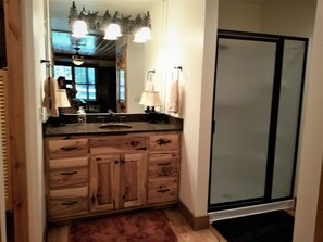 Shower, hair dryer, towels, soap - Creek At Your Feet! Fishing Pole in your Hand! (Hiawassee)