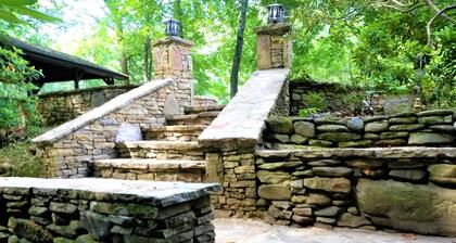 Creek at Your Feet & kalastuspylväs kädessäsi!