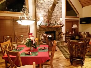 Dining - Creek At Your Feet! Fishing Pole in your Hand! (Hiawassee)