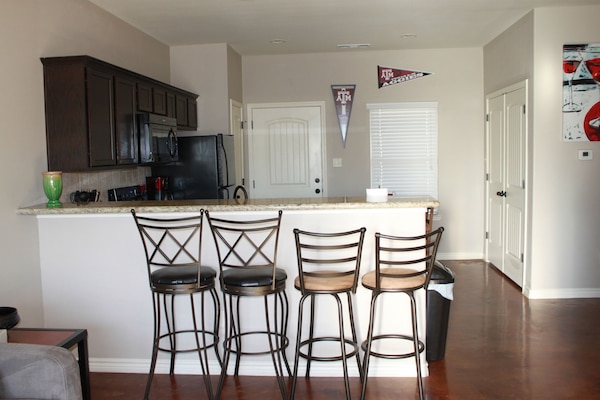 Kjøleskap, mikrobølgeovn, oppvaskmaskin og kaffetrakter/tekoker