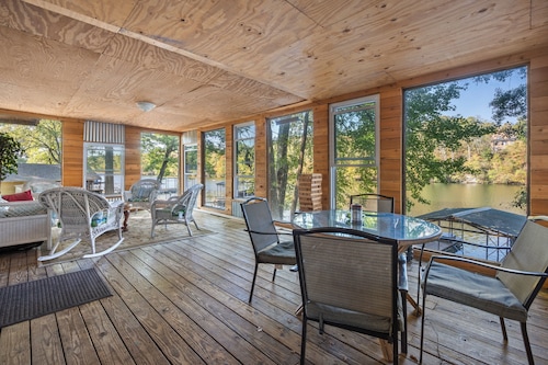  Lakeside Treasure w/ Hot Tub, Canoe & Kayaks - Comfortably Sleeps 11