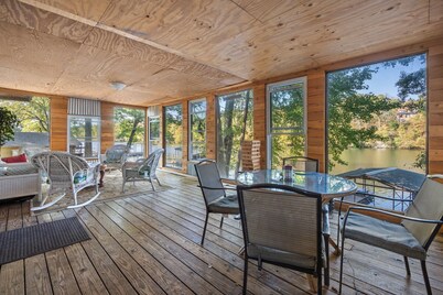  Lakeside Treasure w/ Hot Tub, Canoe & Kayaks - Comfortably Sleeps 11