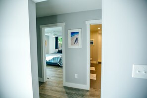 3 bedrooms, iron/ironing board, travel crib, free WiFi - Business/Family Retreat, 3 bdrm With A/C, Hukilau Beach, A/C, 30 Day (Laie)