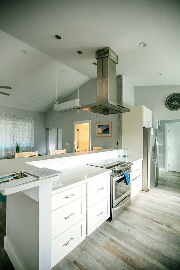 Fridge, microwave, oven, stovetop - Business/Family Retreat, 3 bdrm With A/C, Hukilau Beach, A/C, 30 Day (Laie)