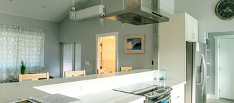 Business/Family Retreat, 3 bdrm With A/C, Hukilau Beach, A/C, 30 Day