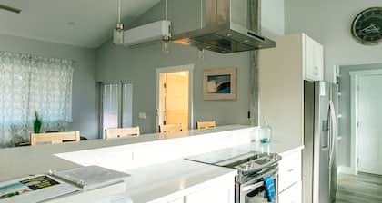 Business/Family Retreat, 3 bdrm With A/C, Hukilau Beach, A/C, 30 Day