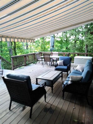 تناول الطعام بالخارج